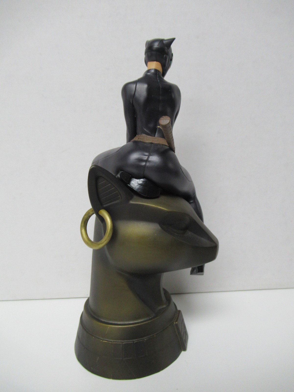 DC Comics Diamond Select Catwoman PVC Diorama Statue – No Box