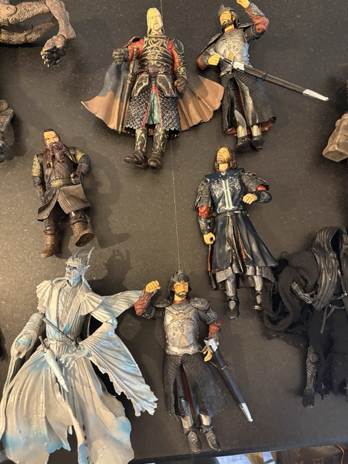 Lot of 35 Toy Biz Lord of the Rings Action Figures & Accessories