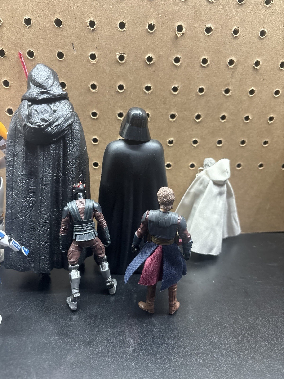 13 Star Wars figures ranging in size and origin see description for details!