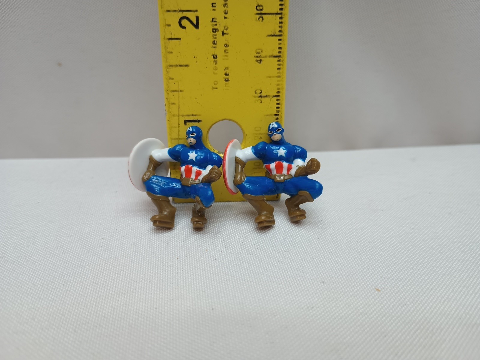 2 Marvel Captian America 3 cm mini figurine