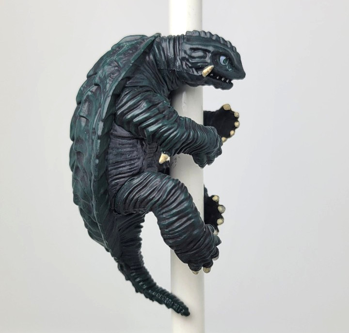Hugging Gamera 1996 Green Version – 2″ Mini Gashapon Figure Gacha Genco