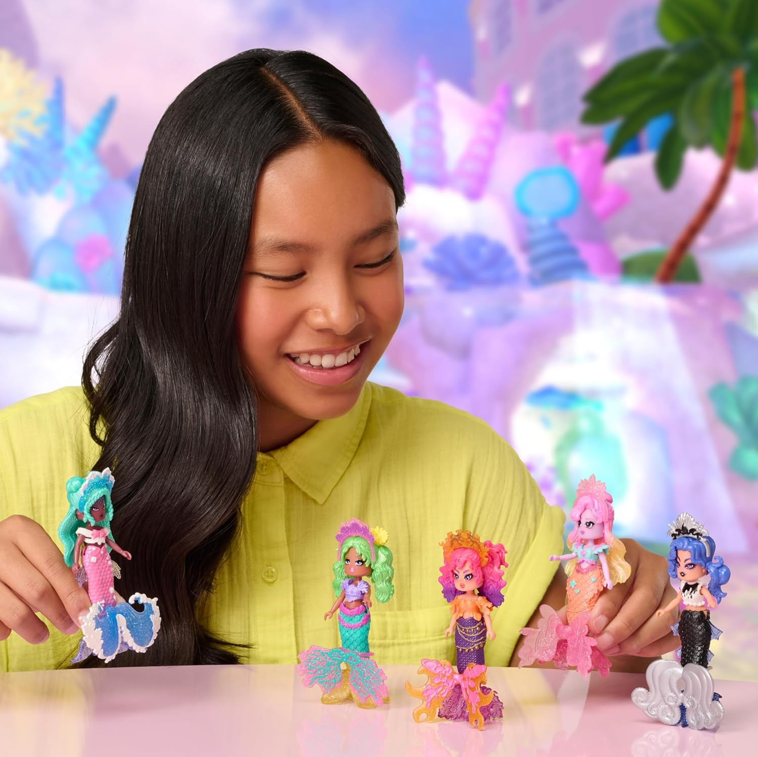 Royale High Powder Room Playset – 1 Doll, 6 Accessories – Fits inside Castle Pla