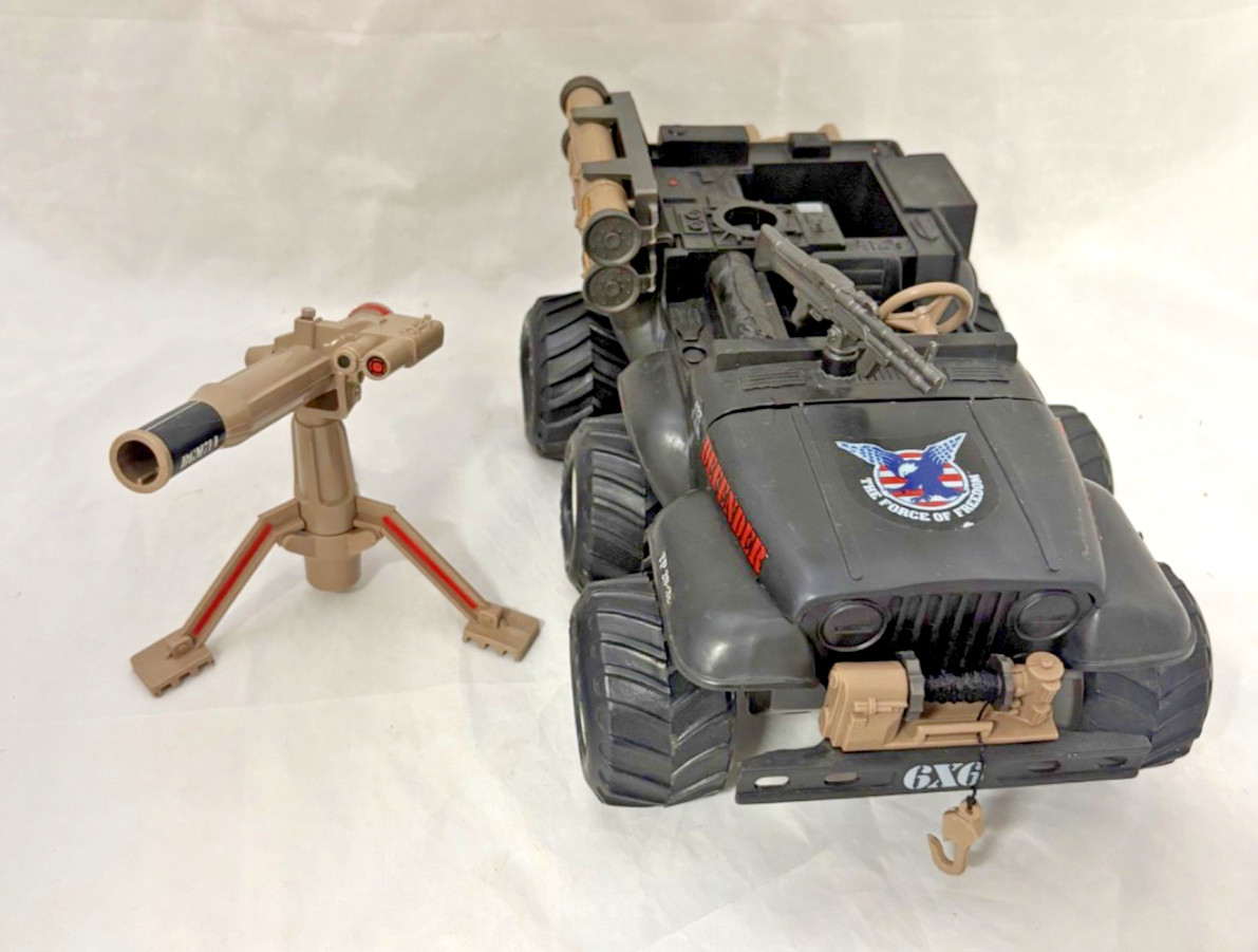 Vintage – RAMBO – Defender – 6×6 Assault Vehicle – NEAR Complete – Coleco