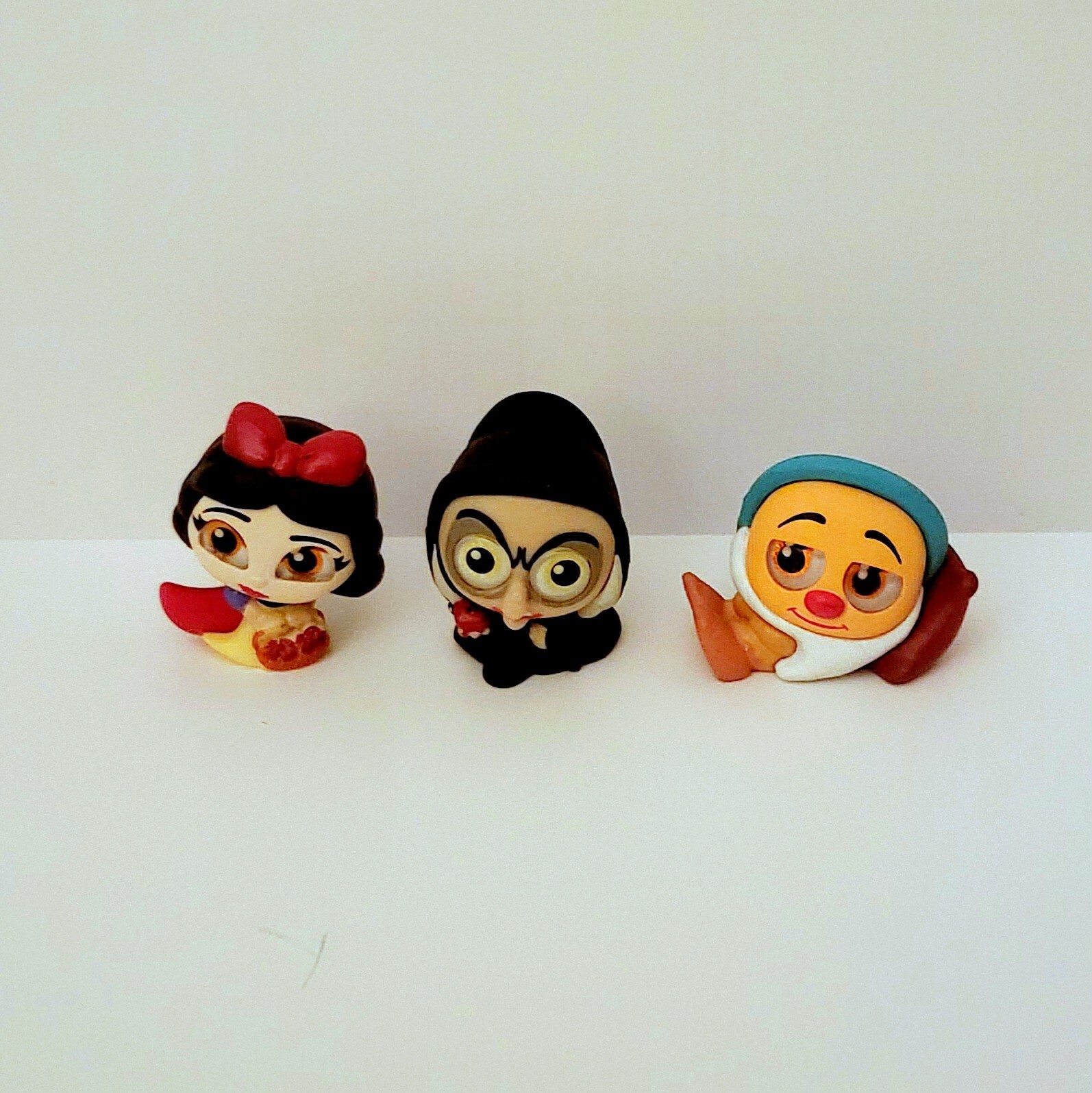 SNOW WHITE & 7 DWARVES DISNEY DOORABLES EVIL QUEEN SLEEPY LOT RIVALING ROYALS X3