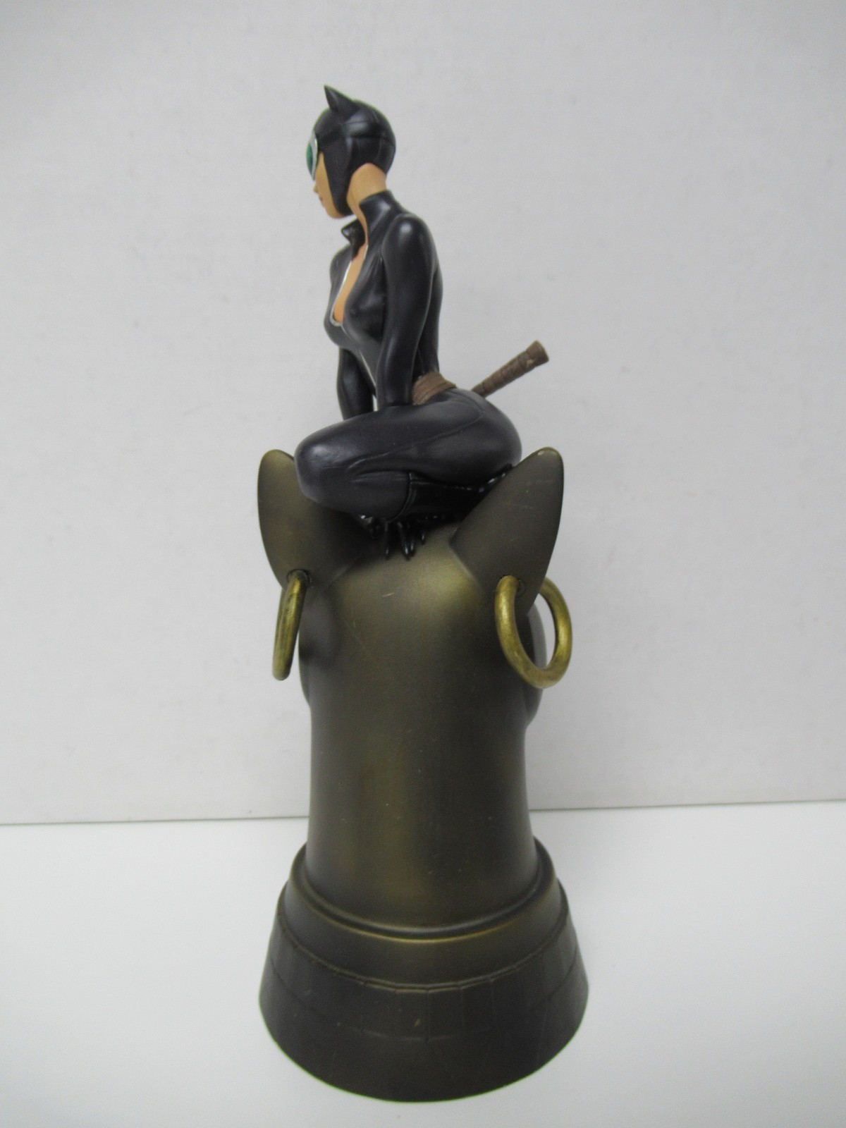 DC Comics Diamond Select Catwoman PVC Diorama Statue – No Box