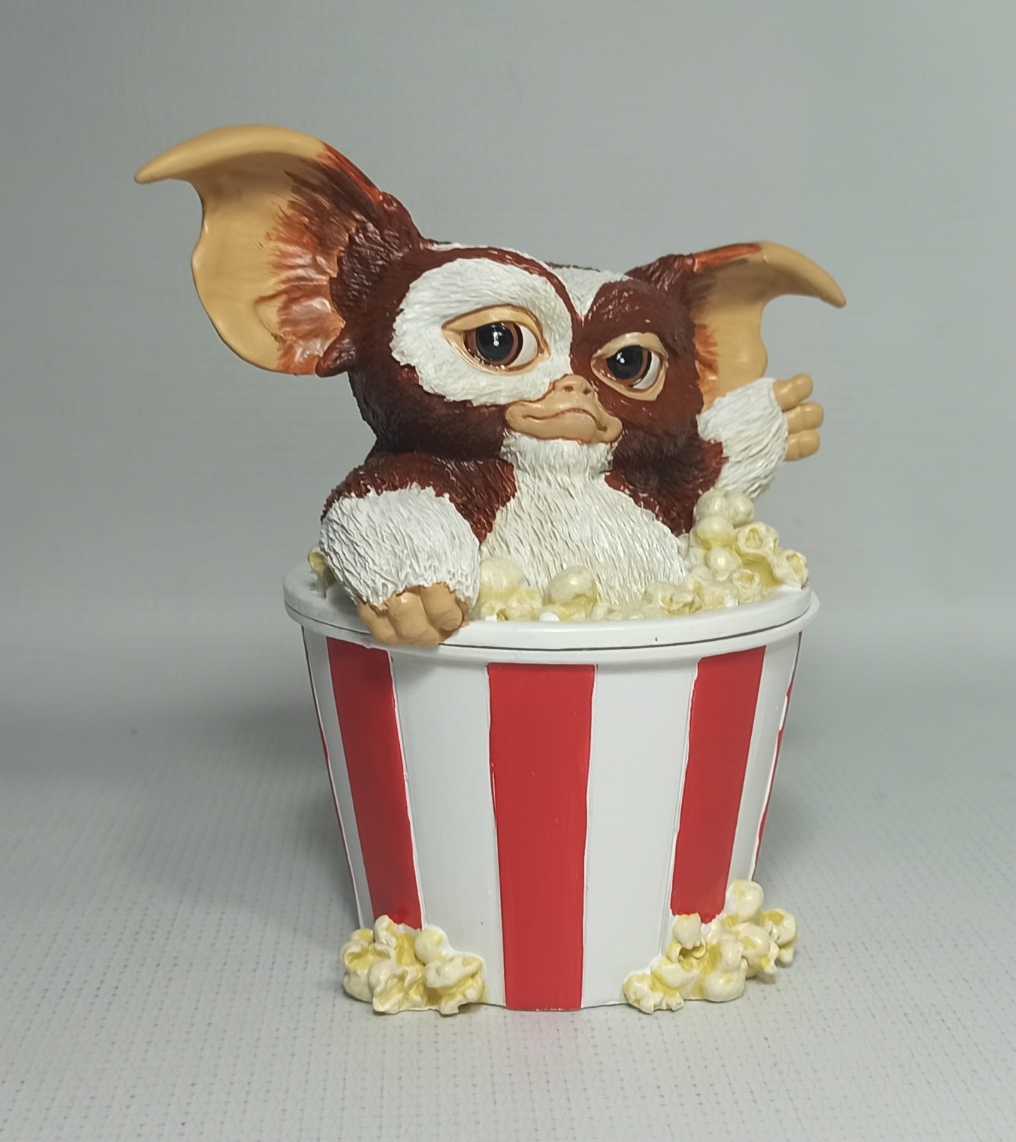 NEMESIS NOW GREMLINS GIZMO FEAST BOX 14.5 cm HAND PAINTED POLYRESIN STATUE MIB