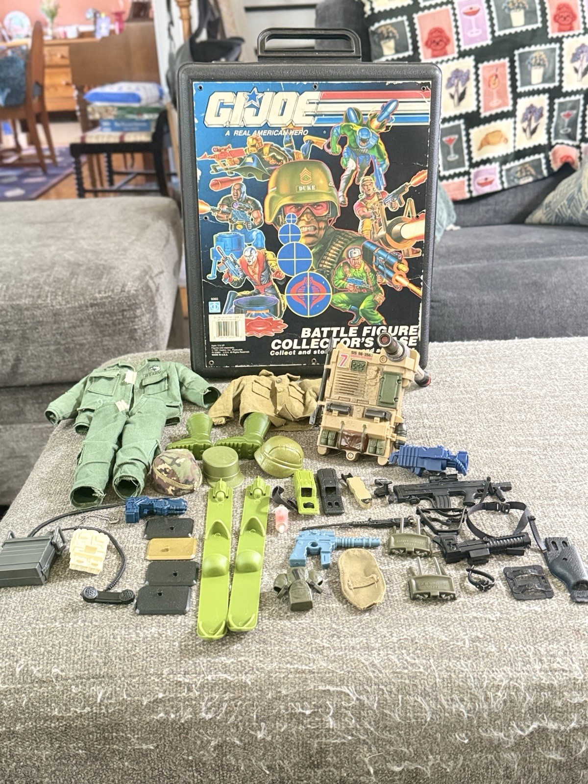 Vintage GI Joe ARAH 1991 Collector’s Case With 30+ Pieces Clothes/Accessories