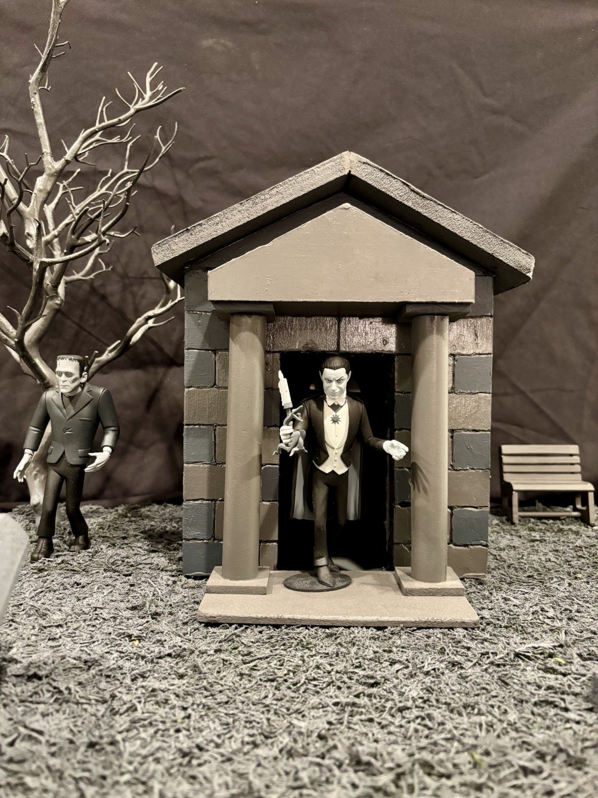 Universal Monsters Toony Terrors Silver Screen (4) w/ Custom Graveyard Diorama.