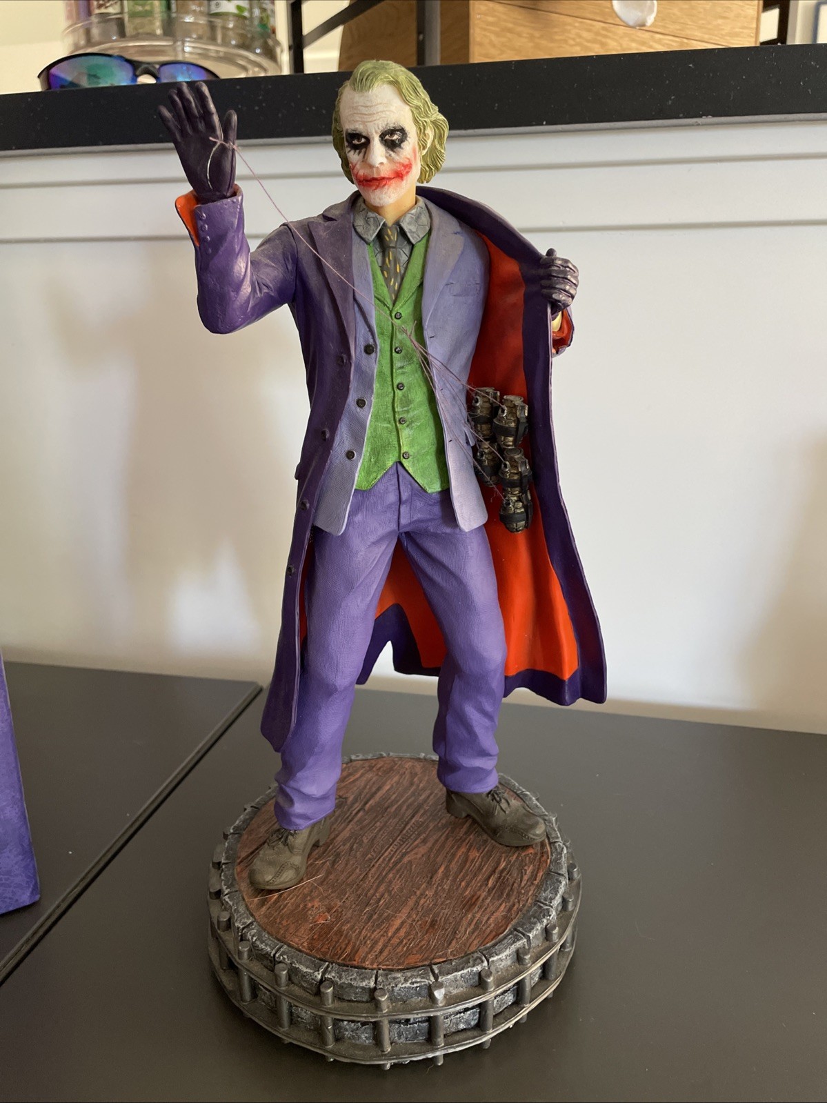 Batman The Dark Knight Heath Ledger Joker Statue Ikon Collectables 250P