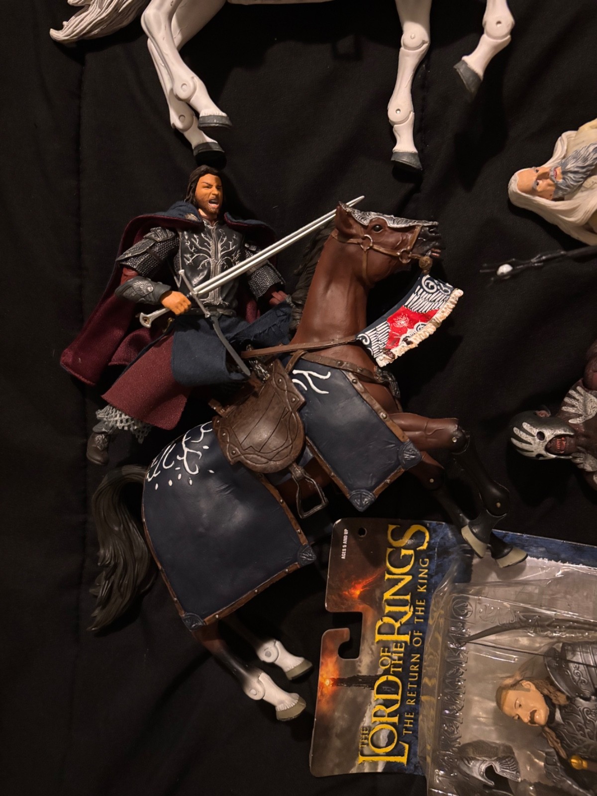 lord of the rings toybiz lot with horses and Gondorian swordsman