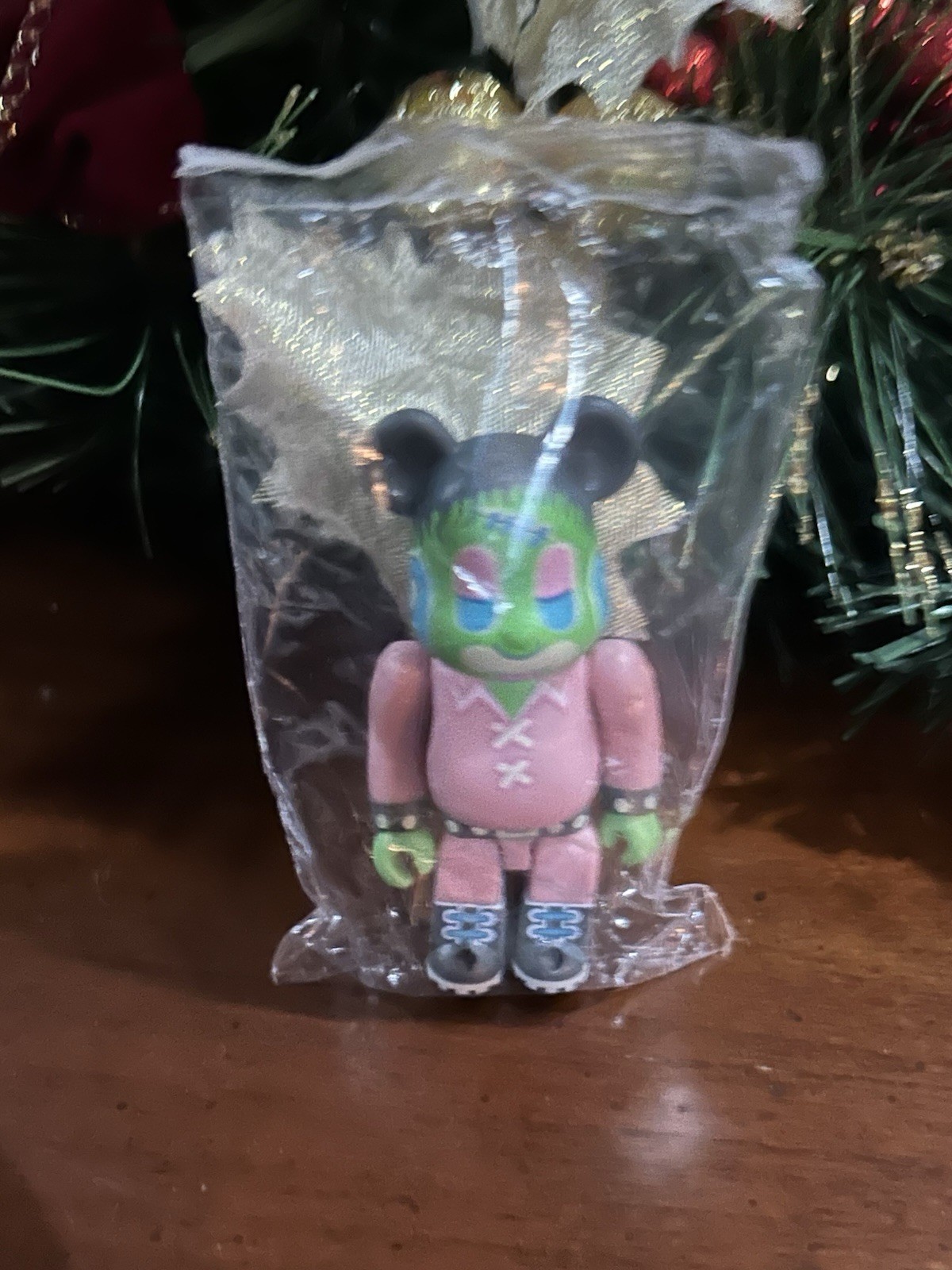 Medicom Toy BearBrick 100% Series 48 Secret Will Sweeney BE@RBRICK Chase Secret