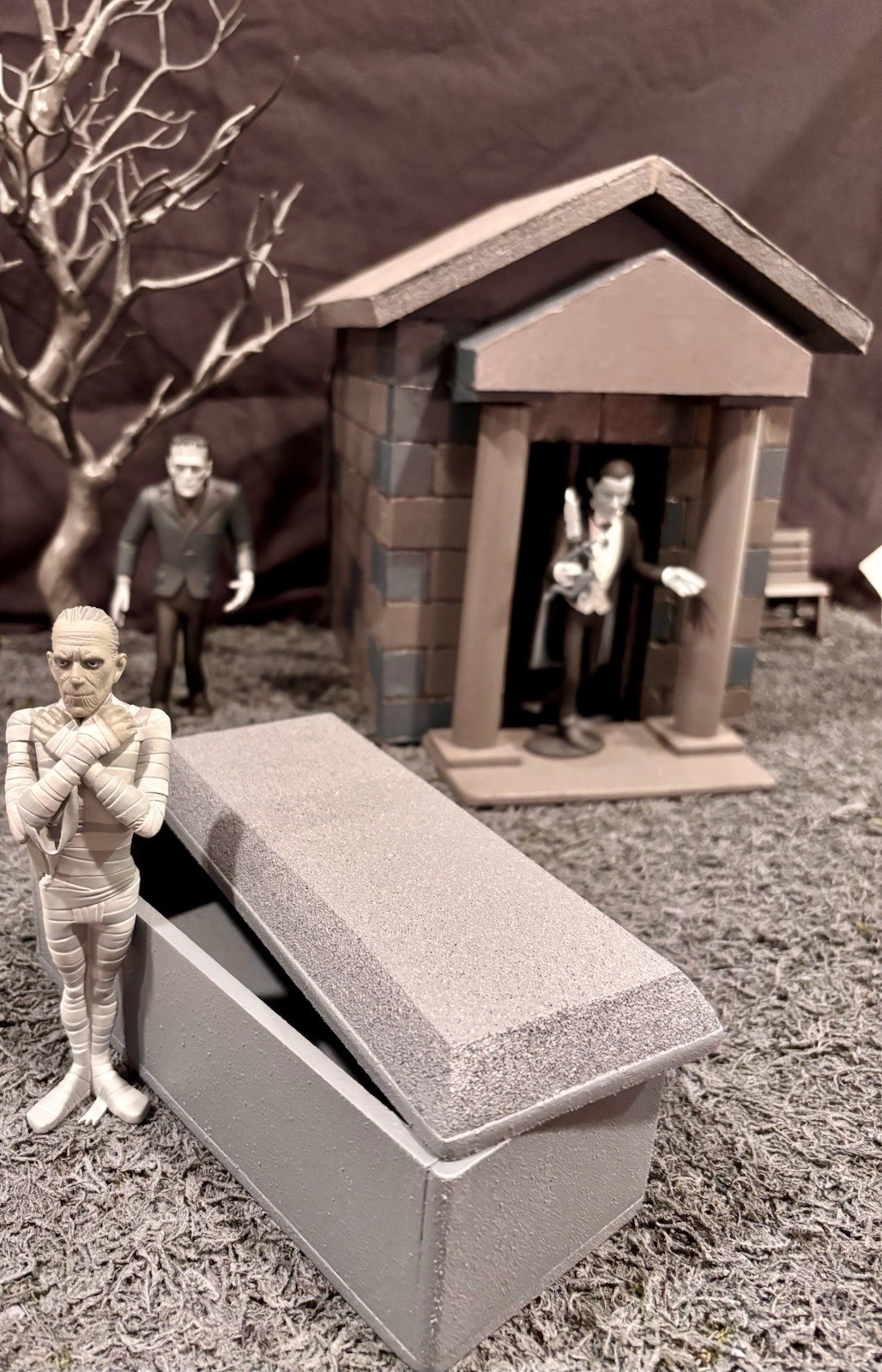 Universal Monsters Toony Terrors Silver Screen (4) w/ Custom Graveyard Diorama.