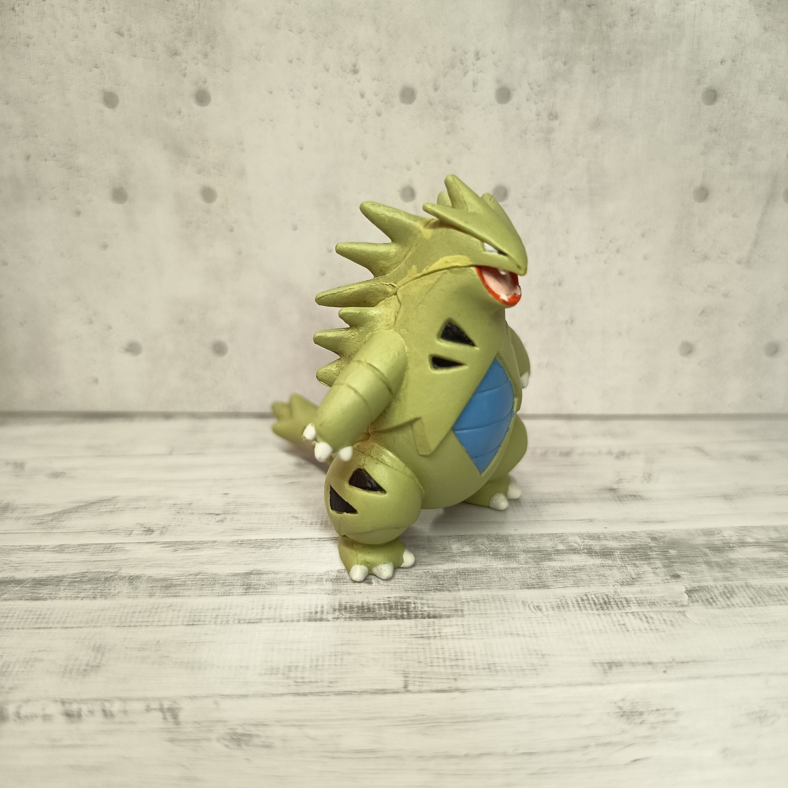 TOMY Pokemon TYRANITAR 1.75″ Mini Figure CGTSJ Nintendo Collectible Vintage Toy