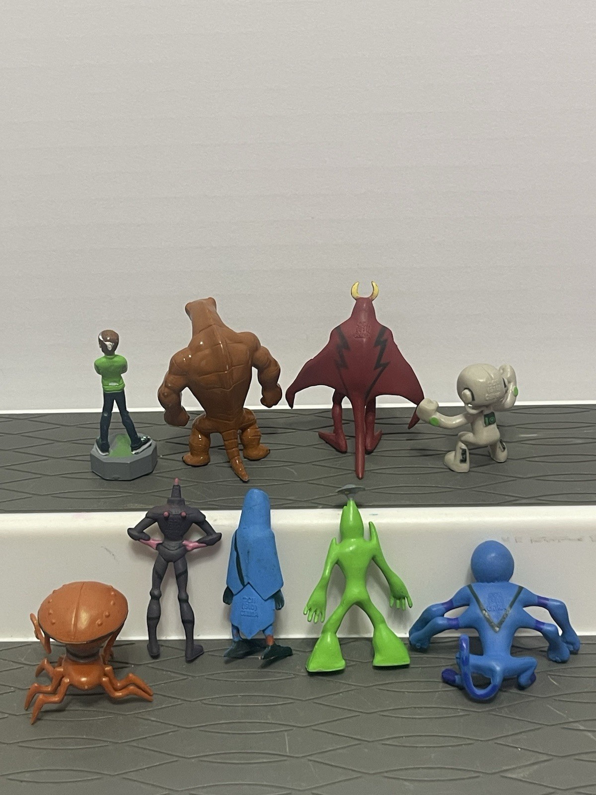 CARTOON NETWORK TV SHOW BEN 10 MINI ALIEN FORCE FIGURINE SET OF 9 FIGURES LOT
