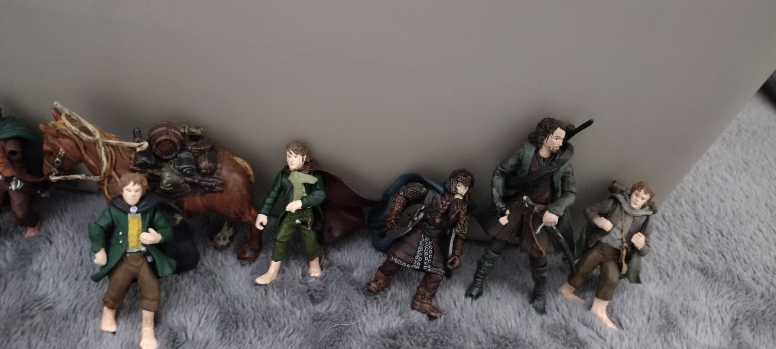 Lot of 10 Lord of the Rings Mini Play Along Toys with 3 Stands 2003