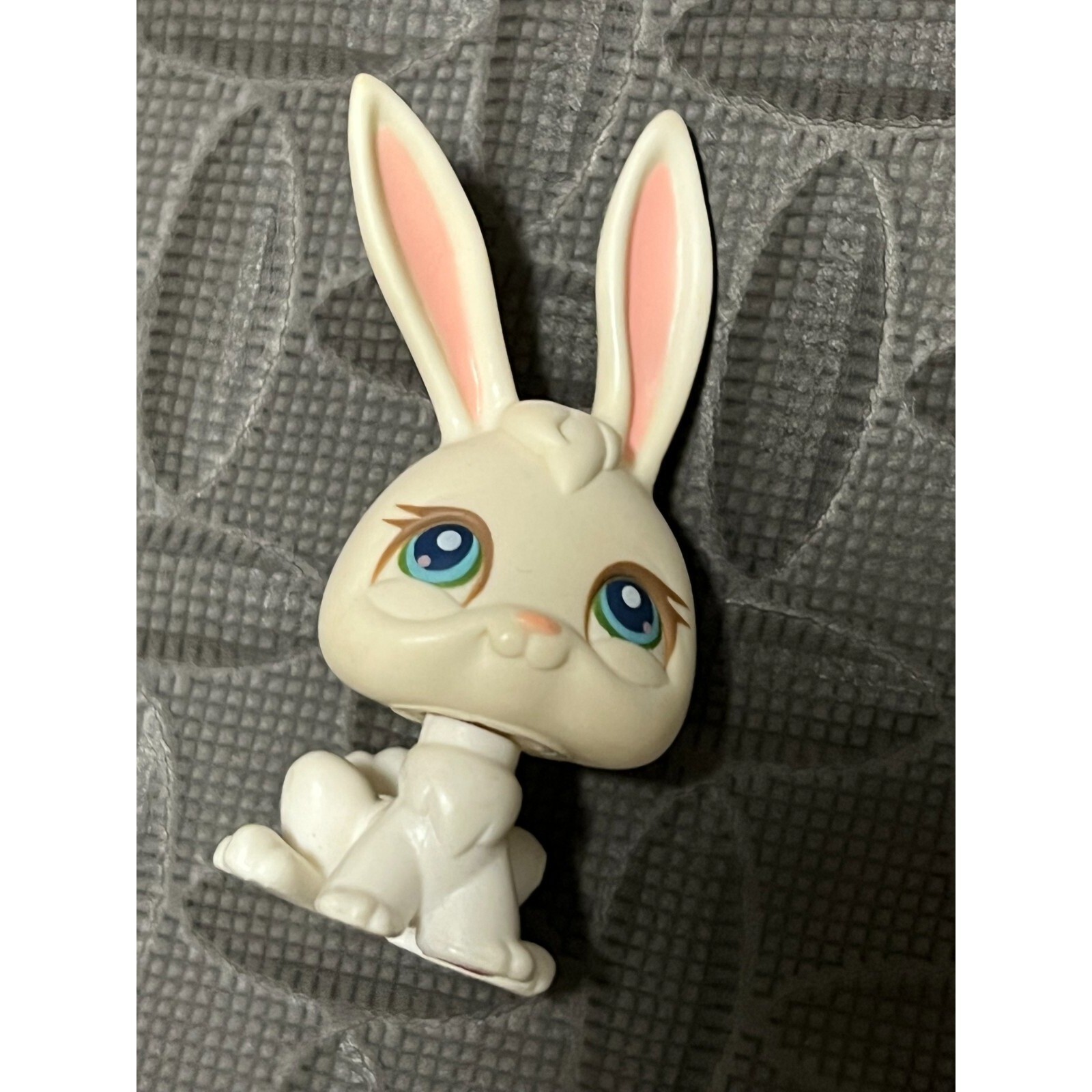 Hasbro Littlest Pet Shop Bunny Rabbit One Size Cream Blue Green Eyes Toy Unisex