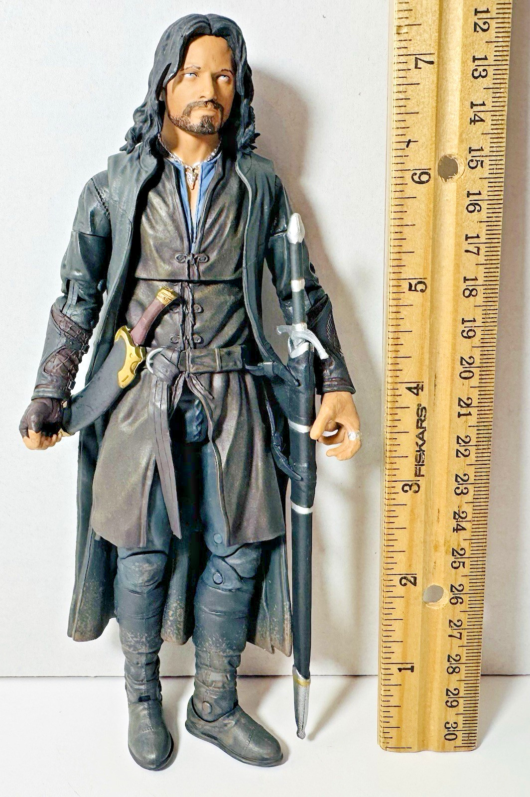 Diamond Select The Lord of the Rings Aragorn Deluxe Action Figure