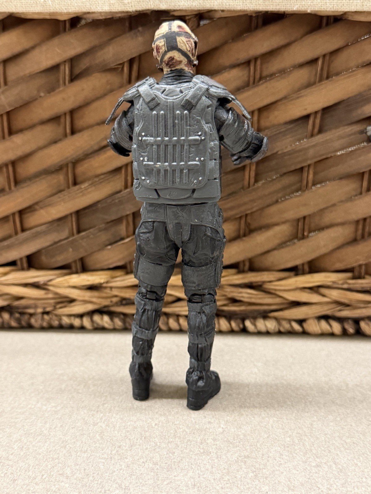 Gas Mask Riot Gear Zombie – The Walking Dead AMC TV Show Action Figure Guard