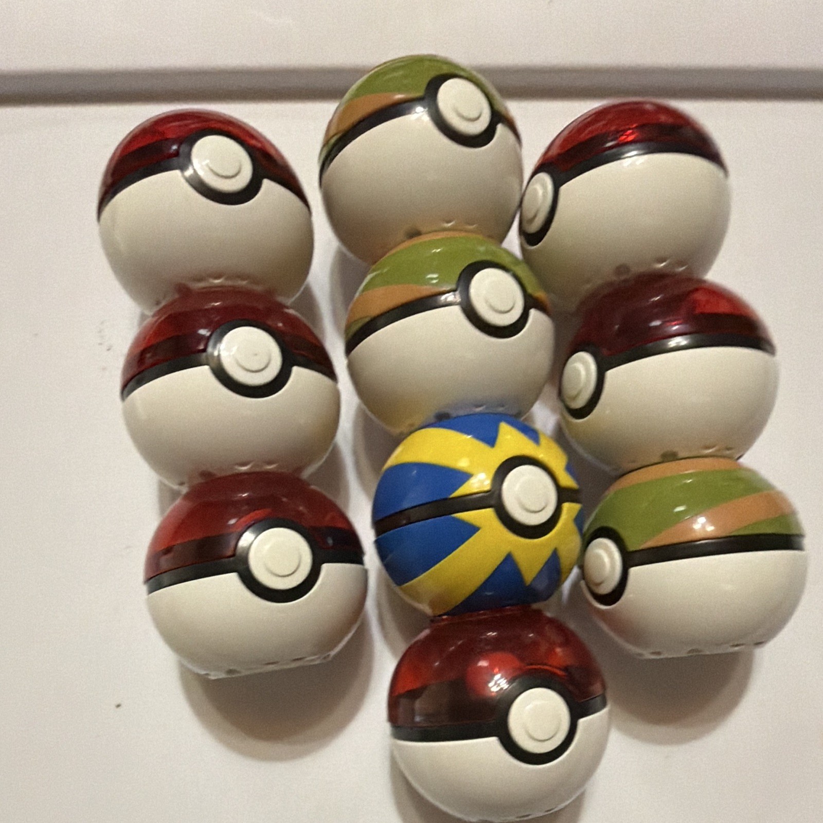 Pokémon Poké Ball Capsule Figure Set – Pikachu & Squirtle, Plastic, Multicolor