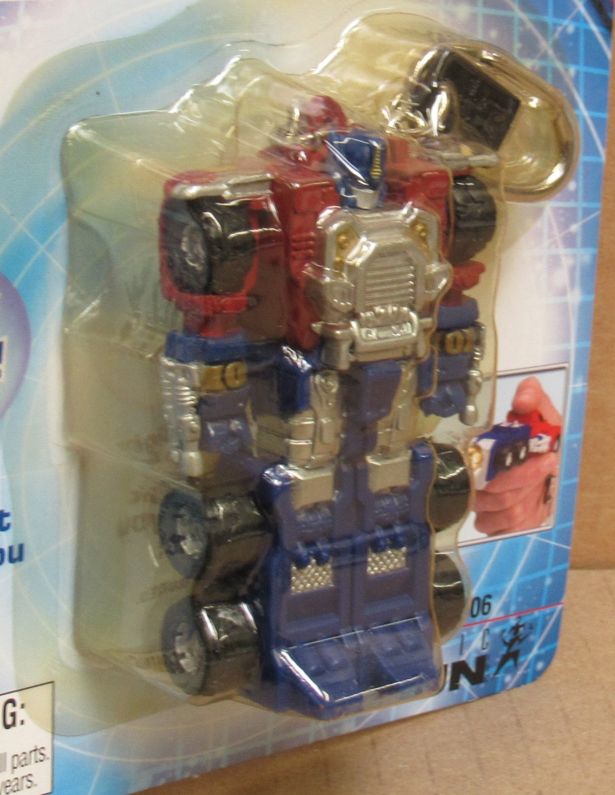 Basic Fun 1006 Transformers “Armanda” Optimus Prime Flashlight Keychain NIP