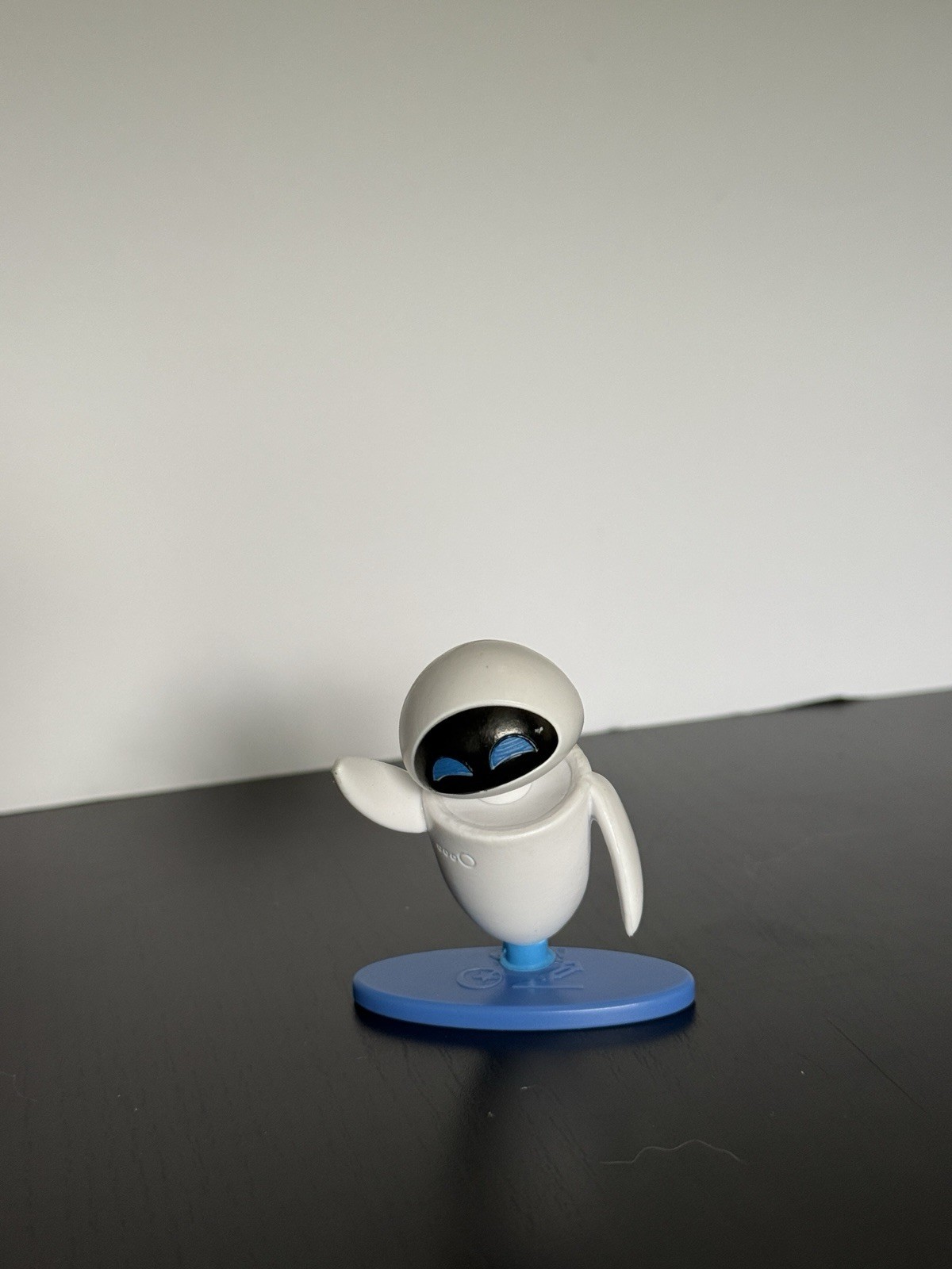 Disney Pixar WALL-E EVE Mini Figure Mattel 2020 White Robot Toy on Base