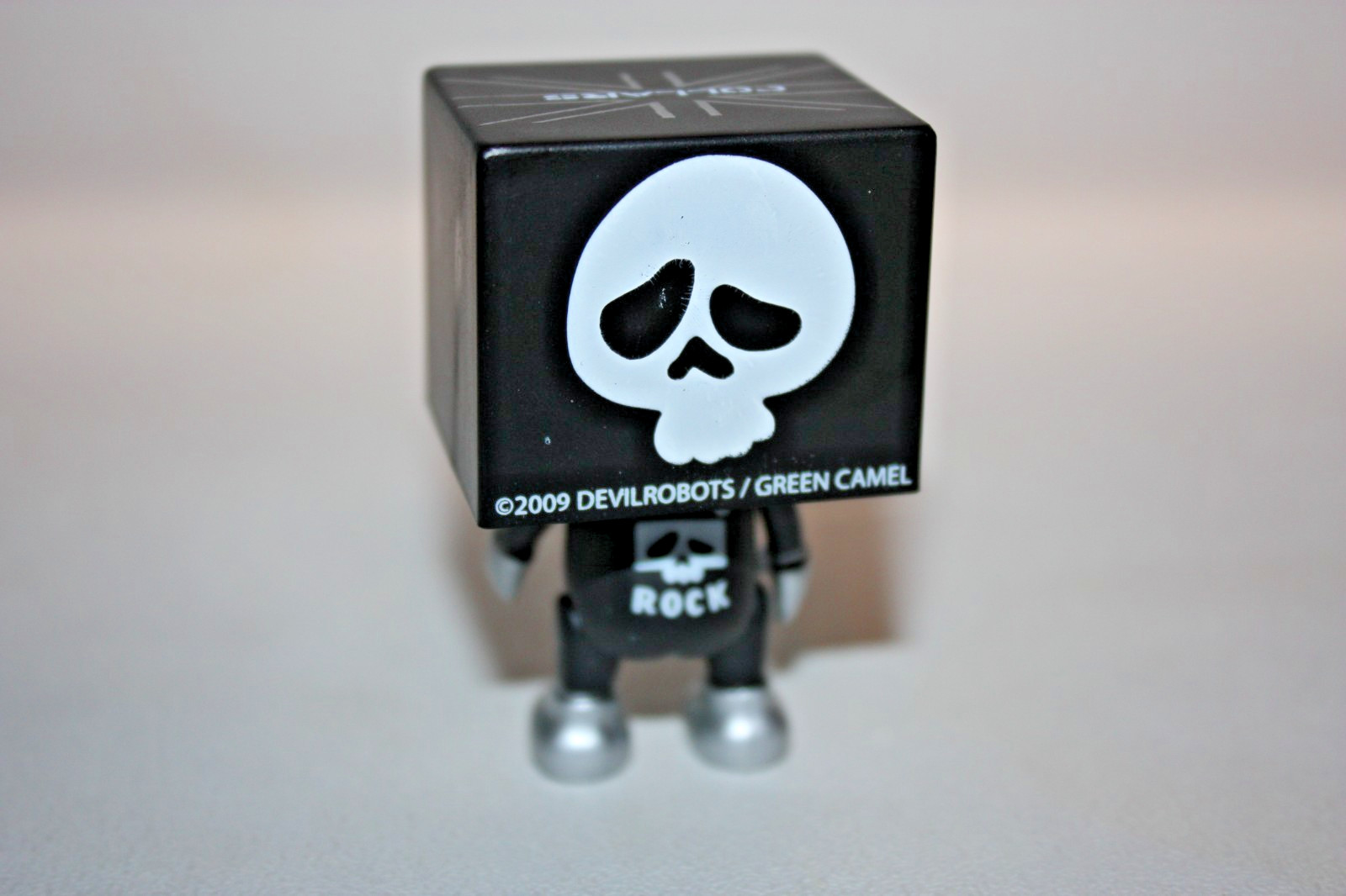 PLAY TO-FU OYAKO SECRET ROCK CHASE DEVILROBOTS 2009 BEARBRICK MEDICOM ART TOY
