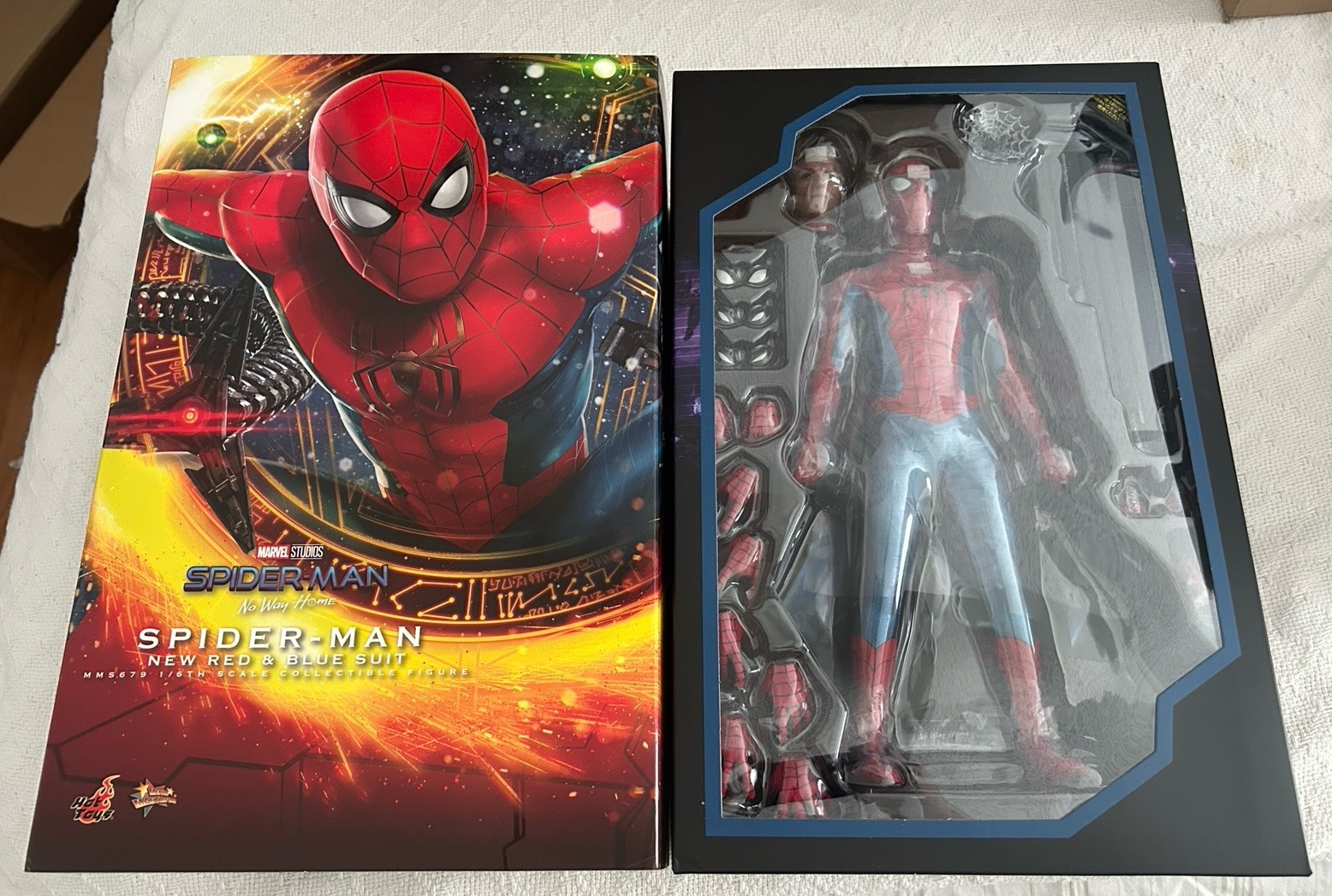 Hot Toys Spider-Man MMS679 (New Red & Blue Suit) No Way Home SEALED 1/6 Figure