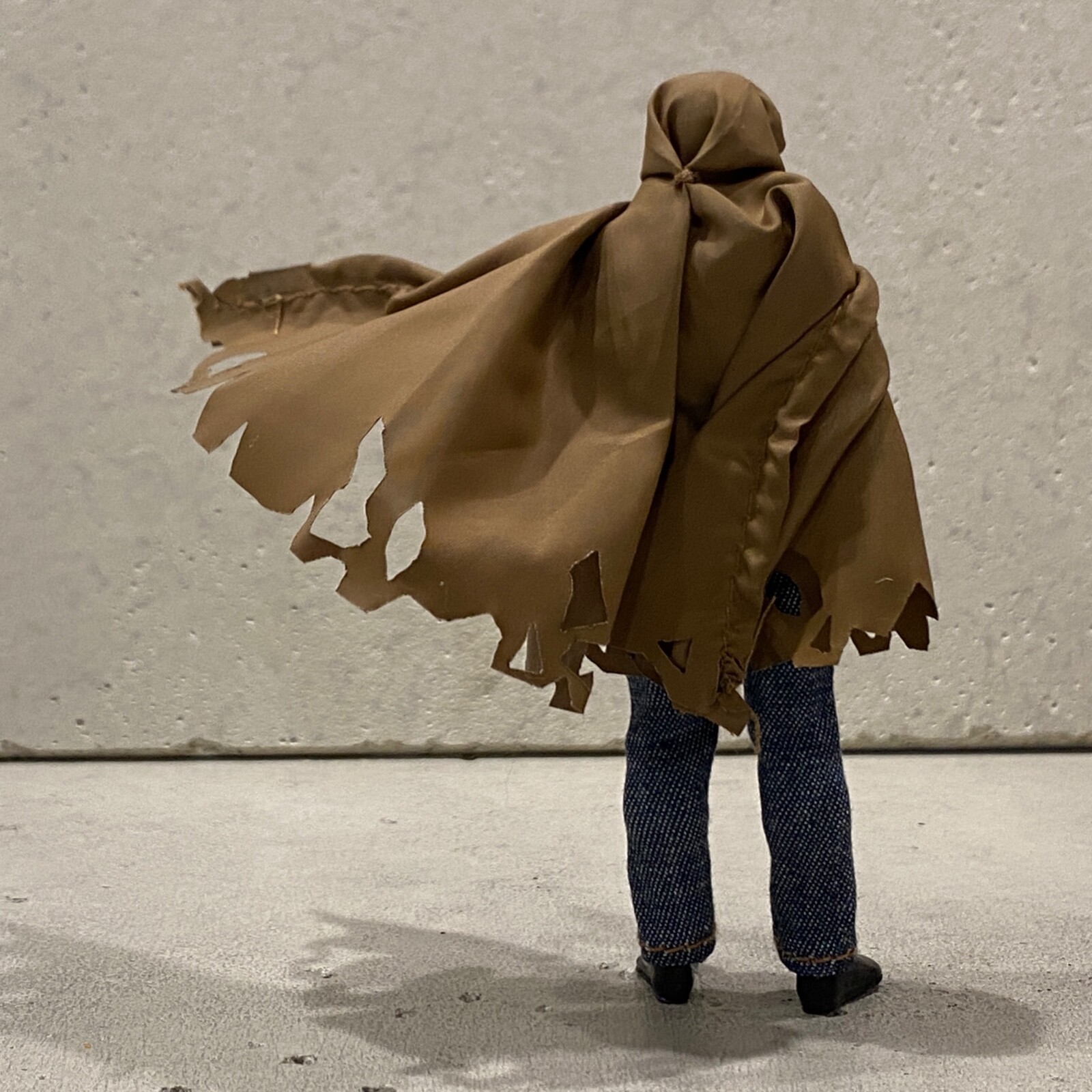 SU-375-HC-BN: 1/18 Brown Wired hooded cape for 3.75″ figures (No Figure)